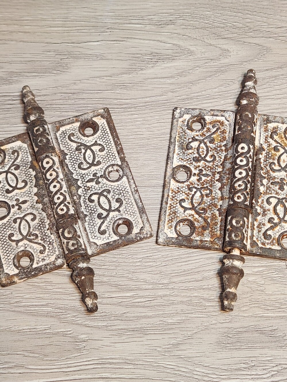 2 VTG Victorian Antique Iron Ornate Steeple Tipped Door Hinge 3.5 Cast Iron